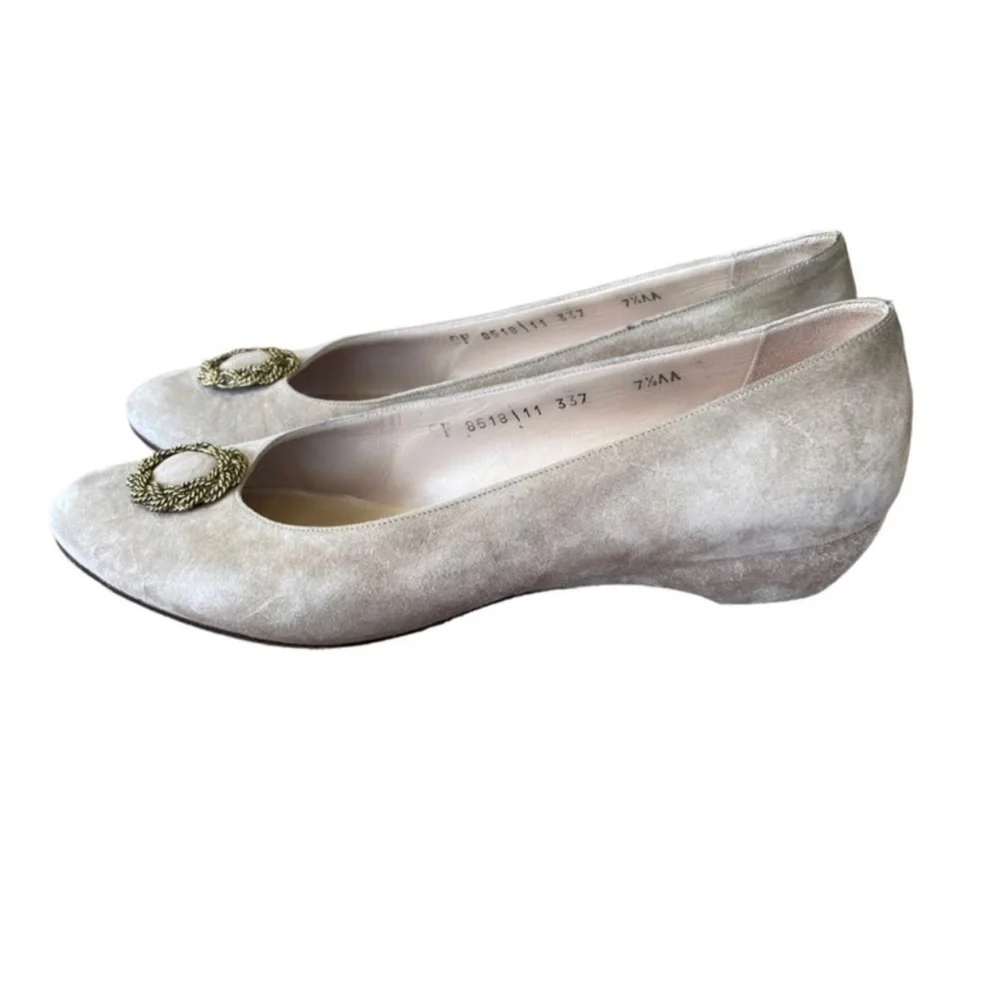Salvatore Ferragamo vintage suede Narrow kitten heels size 7 1/2 AA